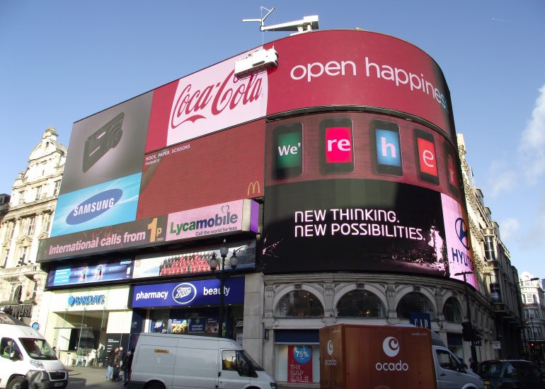 https://commons.wikimedia.org/wiki/Piccadilly_Circus#/media/File:Piccadilly_Circus_by_day_January_2012.JPG
